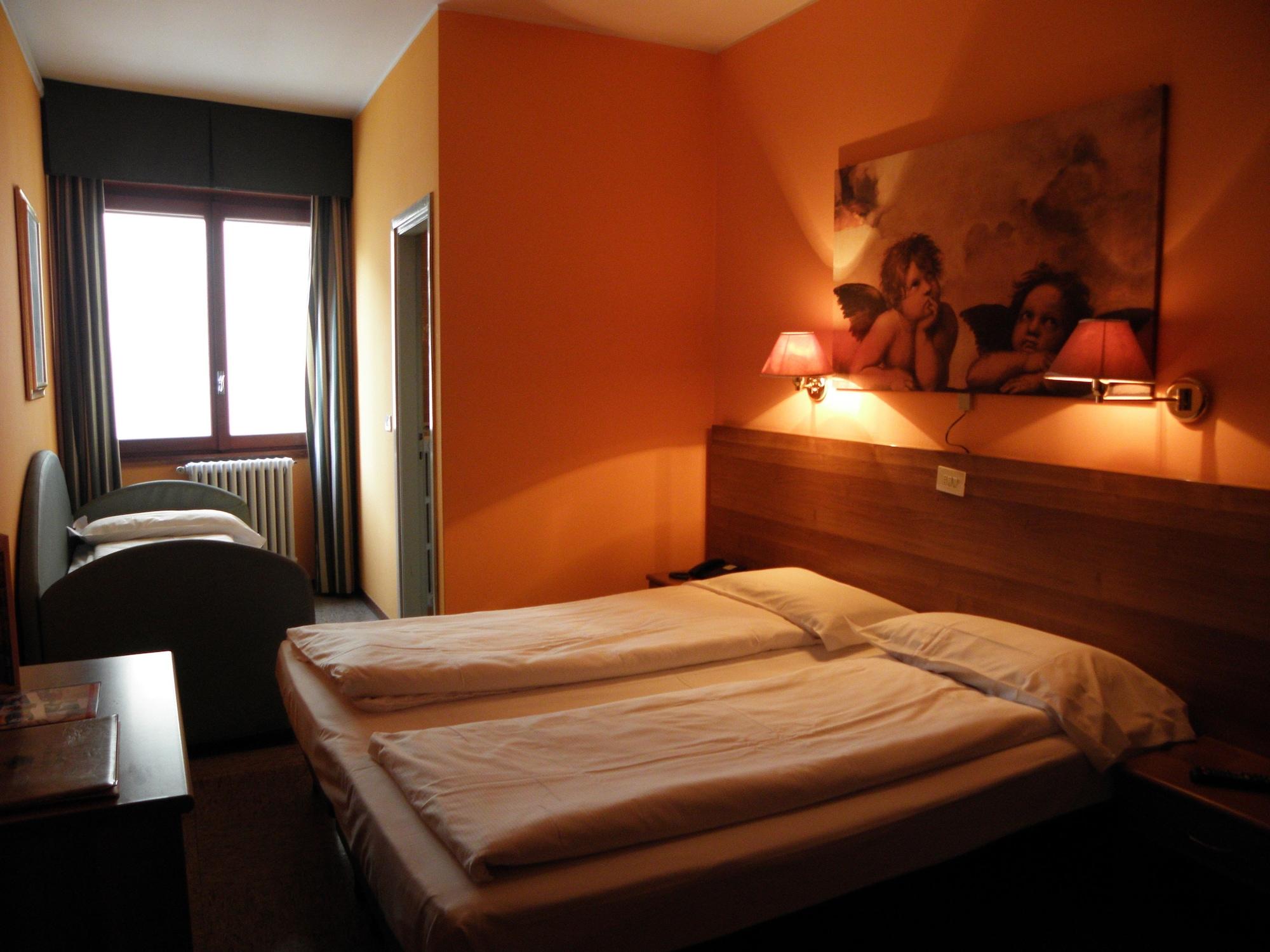 Hotel Corona Tirano Esterno foto