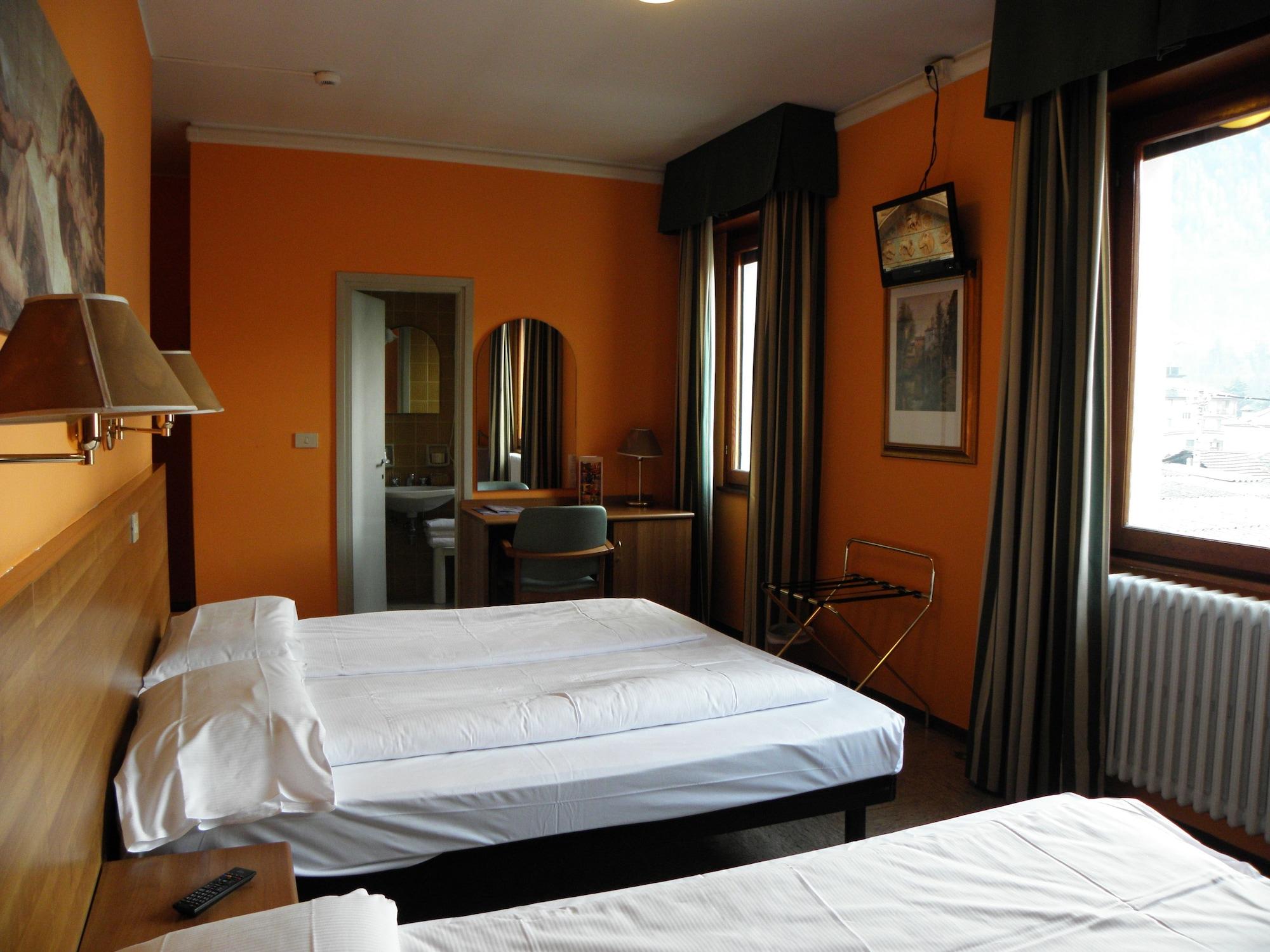 Hotel Corona Tirano Esterno foto