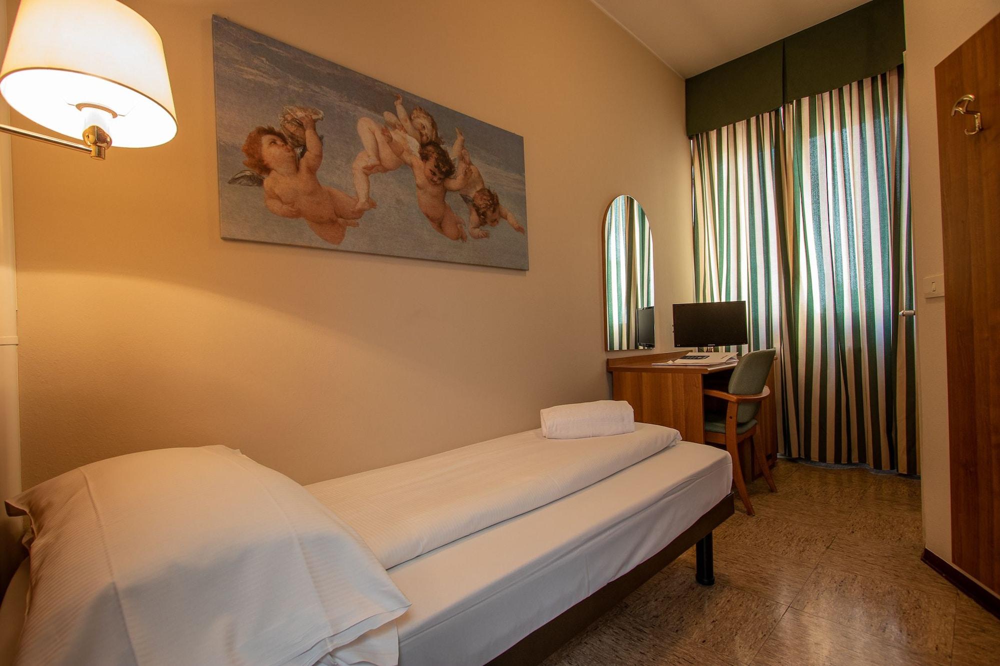 Hotel Corona Tirano Esterno foto