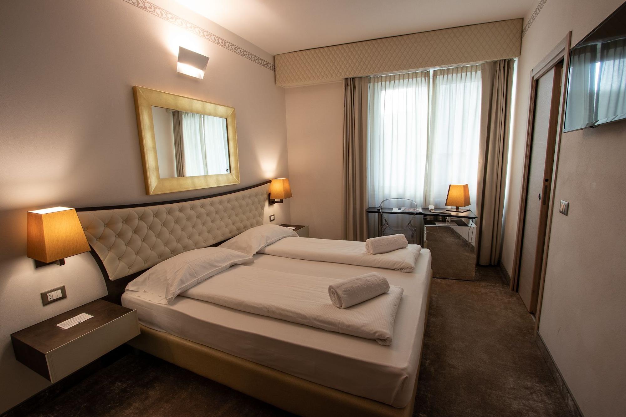 Hotel Corona Tirano Esterno foto