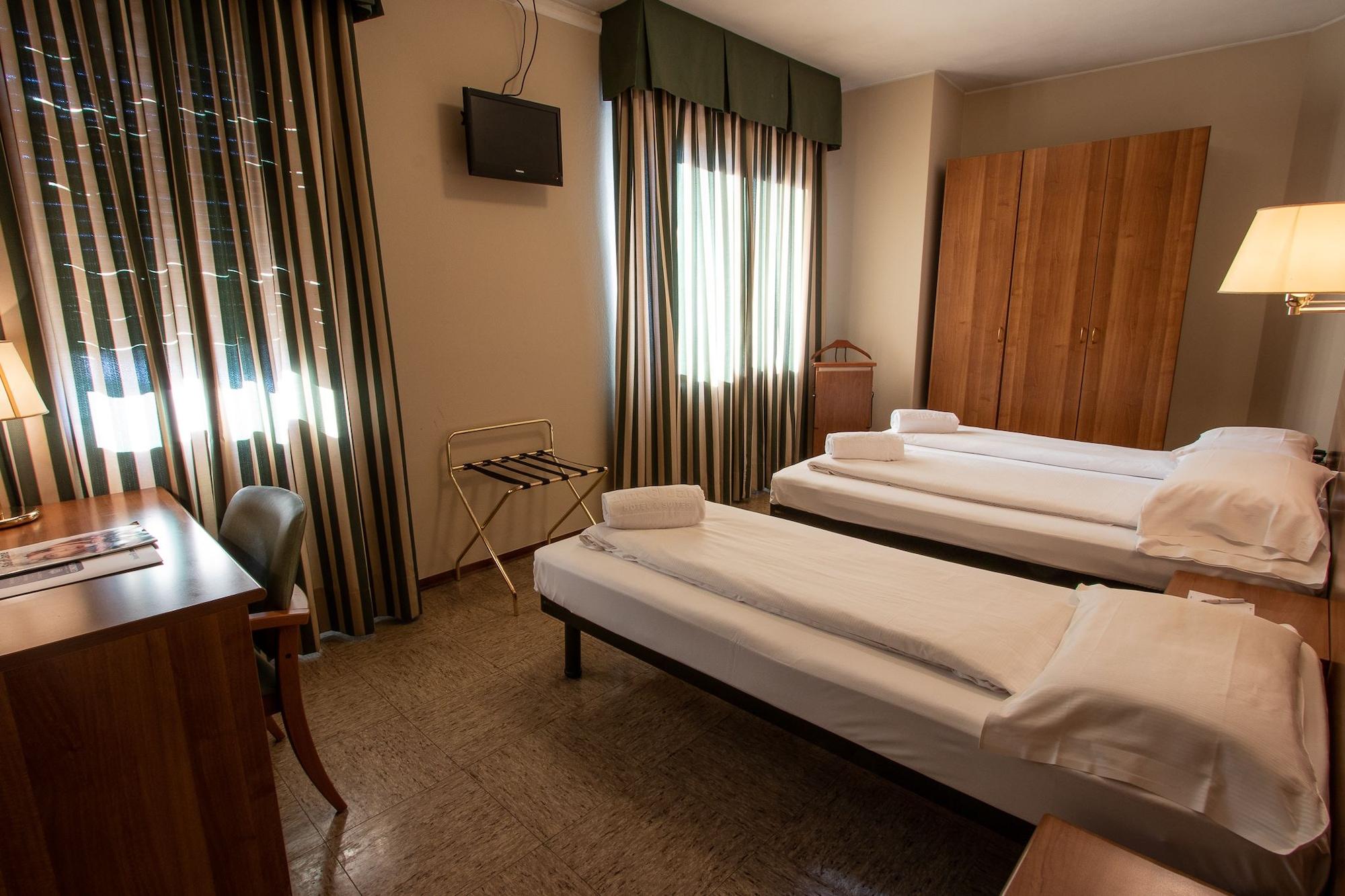 Hotel Corona Tirano Esterno foto