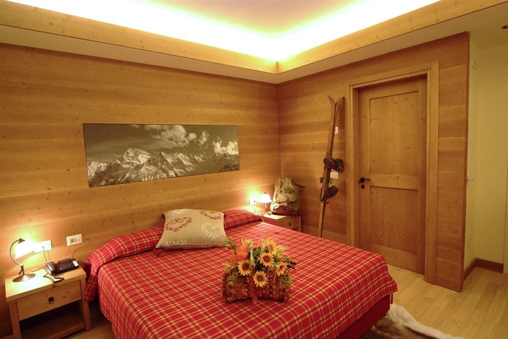 Hotel Corona Tirano Esterno foto