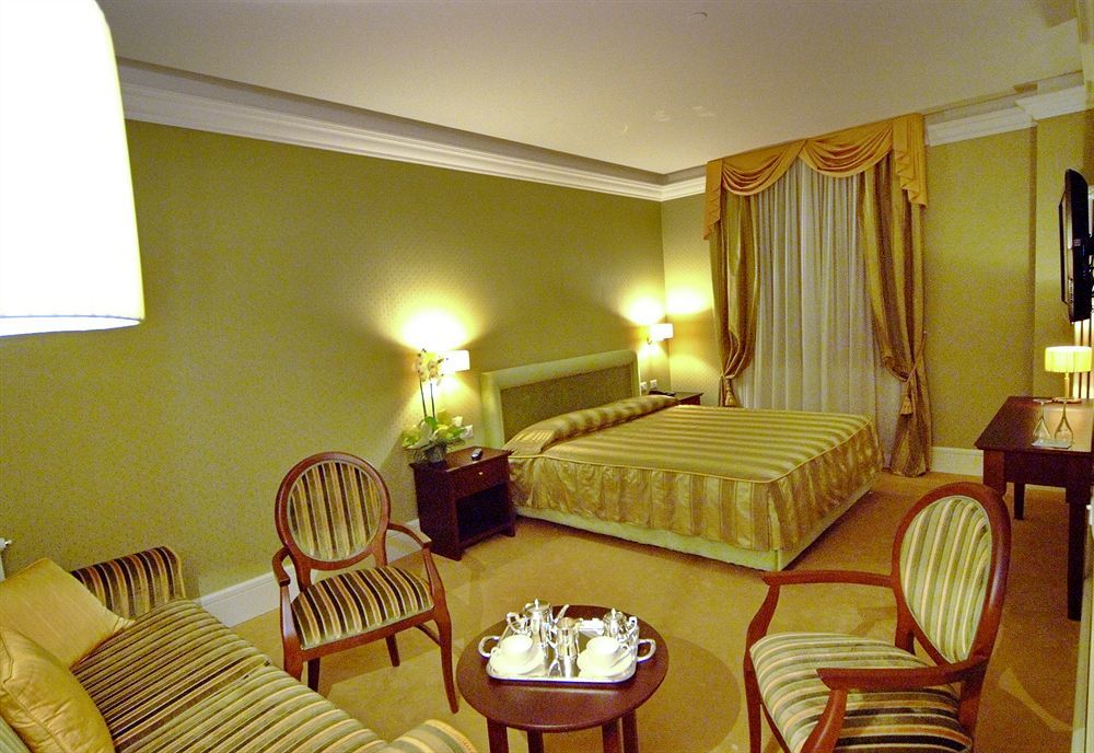 Hotel Corona Tirano Esterno foto
