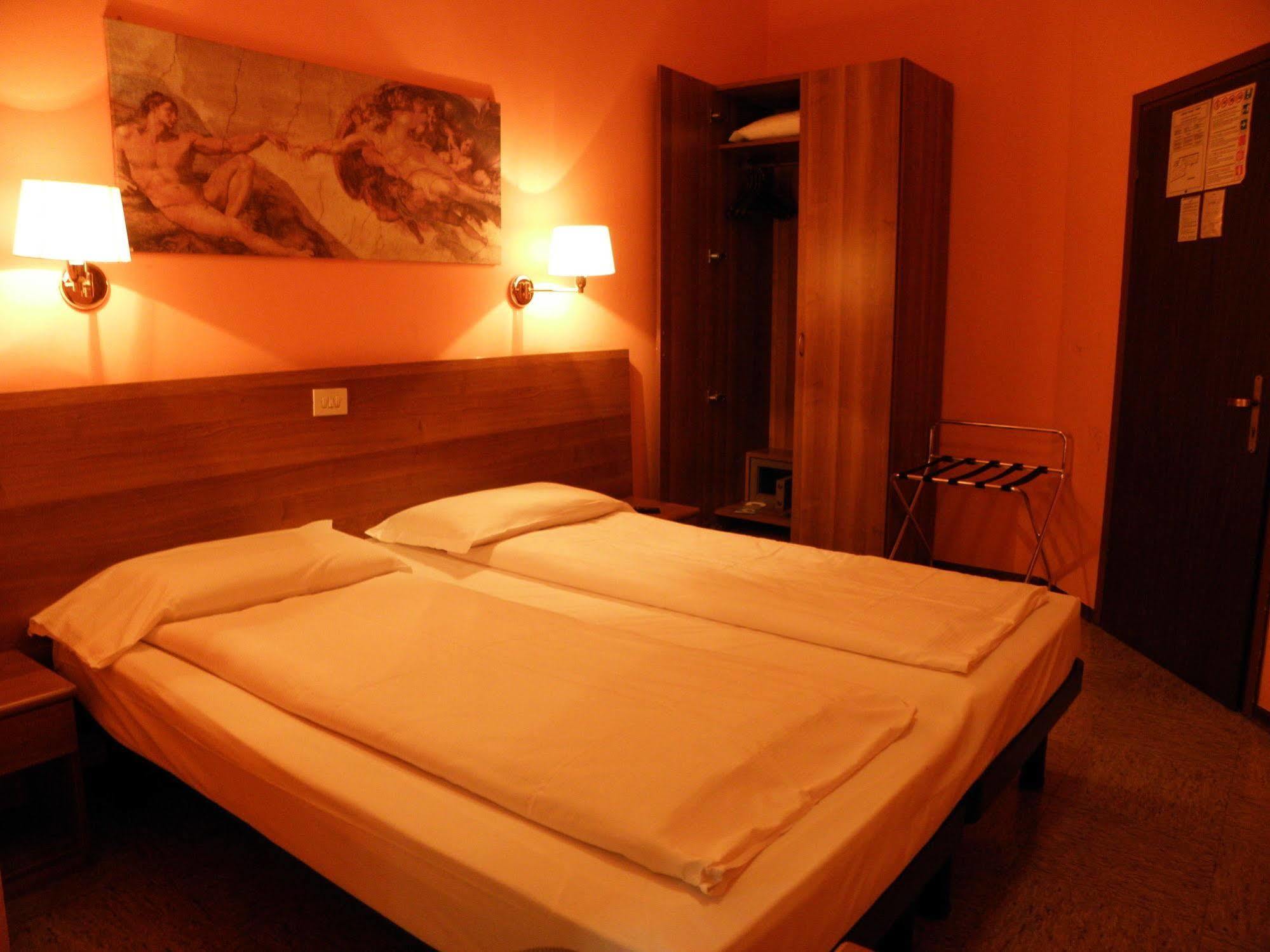 Hotel Corona Tirano Esterno foto