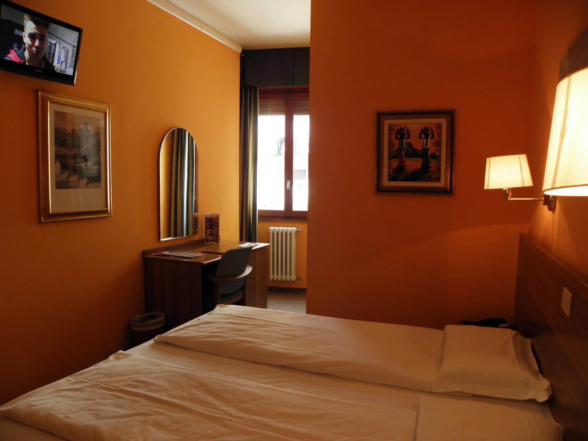Hotel Corona Tirano Esterno foto