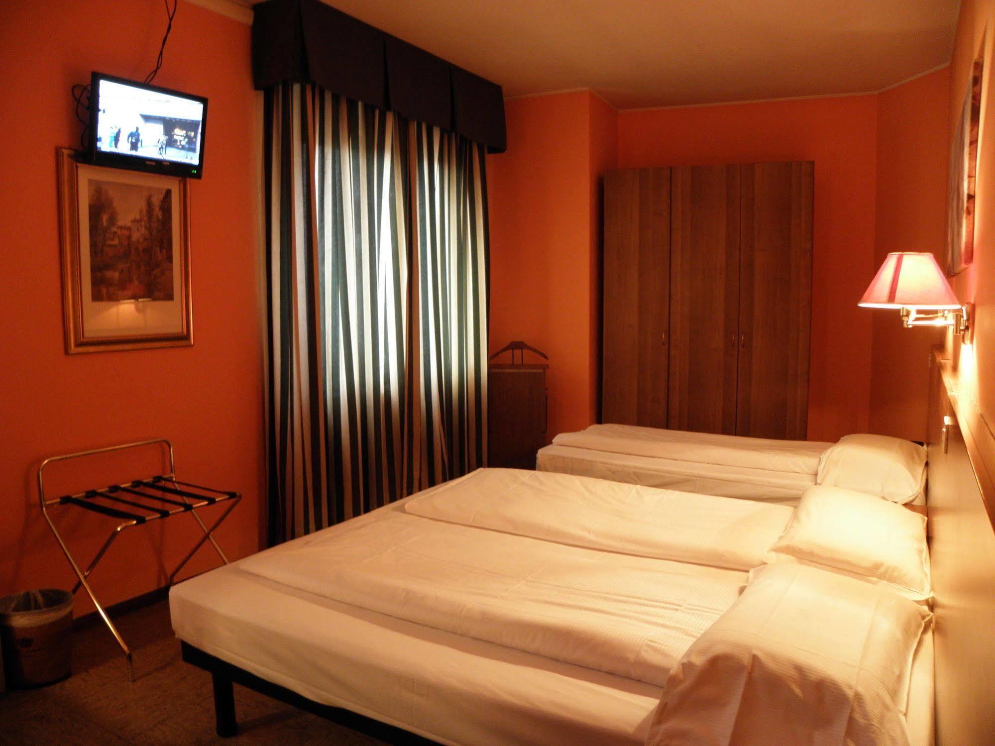 Hotel Corona Tirano Esterno foto