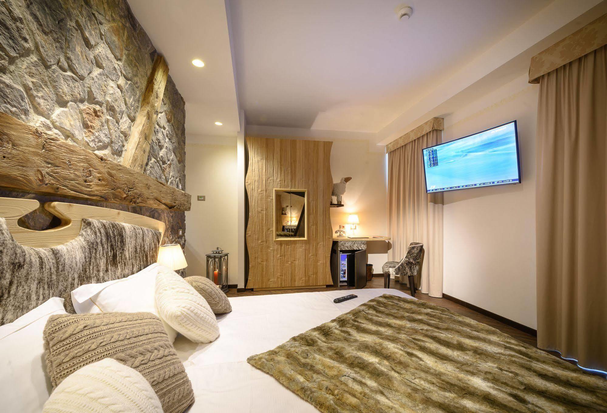 Hotel Corona Tirano Esterno foto