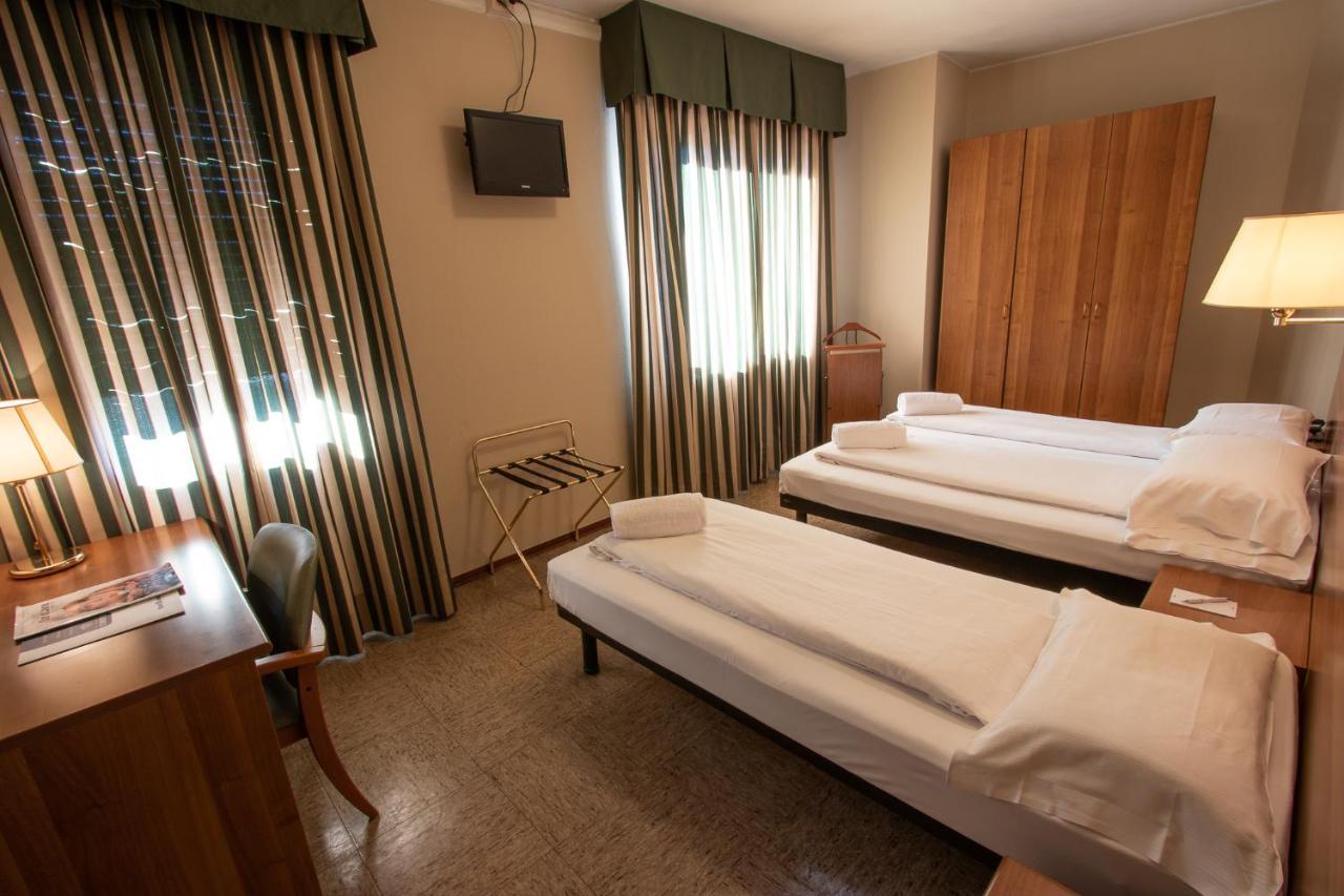 Hotel Corona Tirano Esterno foto