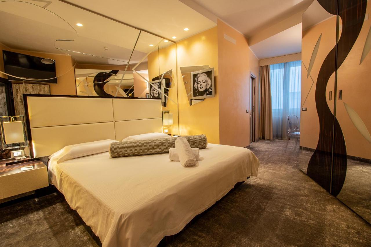 Hotel Corona Tirano Esterno foto